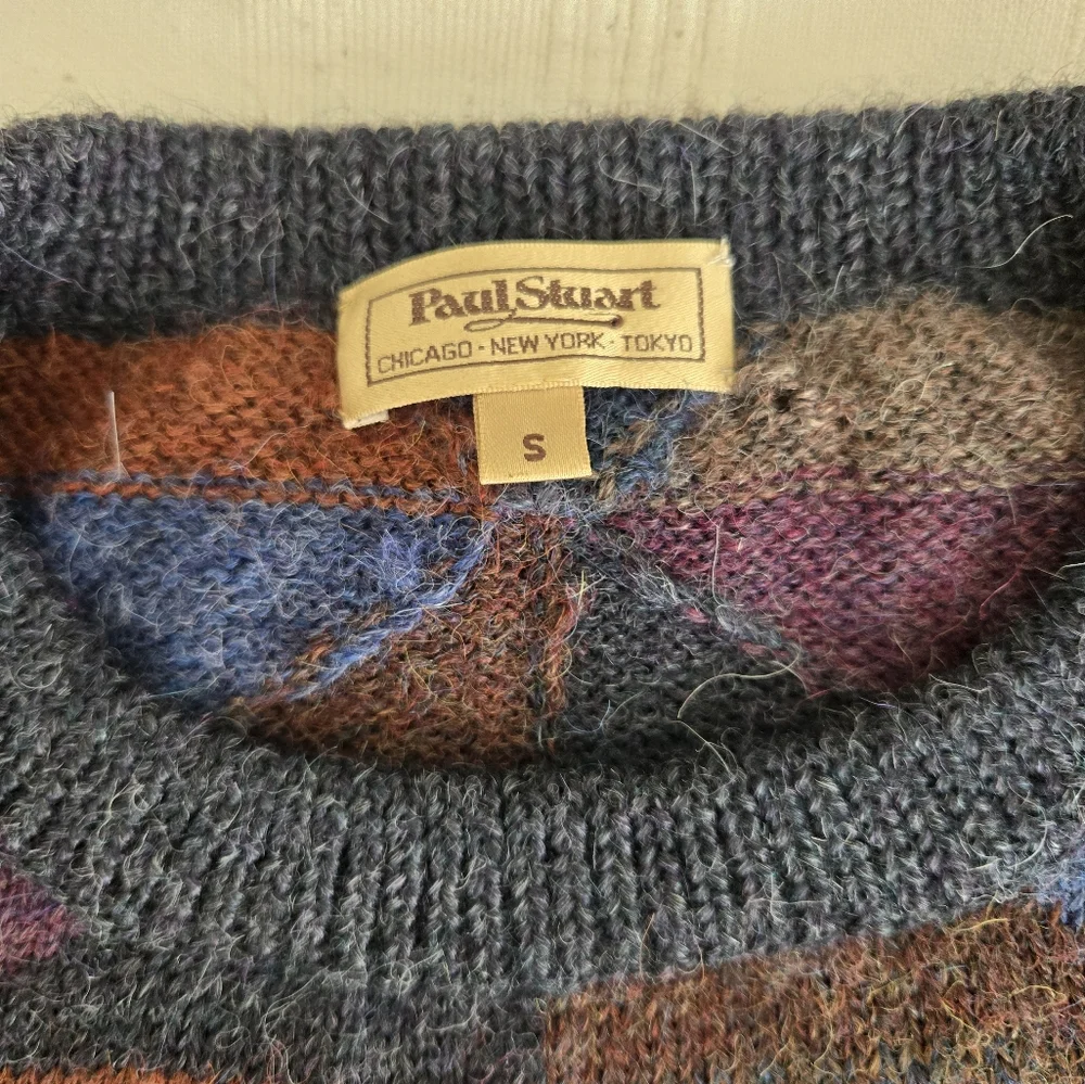 Paul Stuart soft patterned